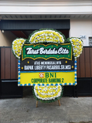 Papan Bunga Duka di Tanah Pak Lambik