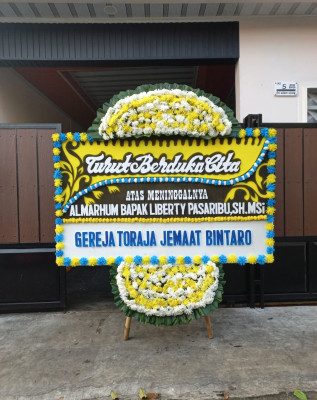 Papan Bunga Duka di Tanah Pak Lambik