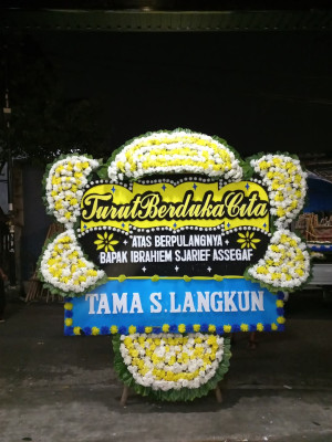 Papan Bunga Duka di Tanah Pak Lambik
