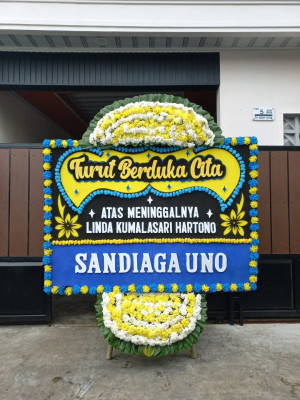 Papan Bunga Duka di Tanah Pak Lambik