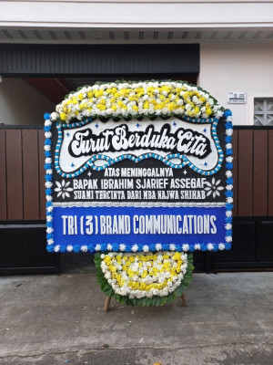 Papan Bunga Duka di Tanah Pak Lambik